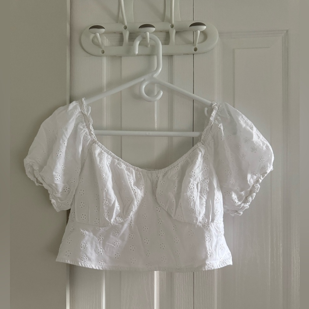 Hollister White Flutter Sleeve Crop Blouse